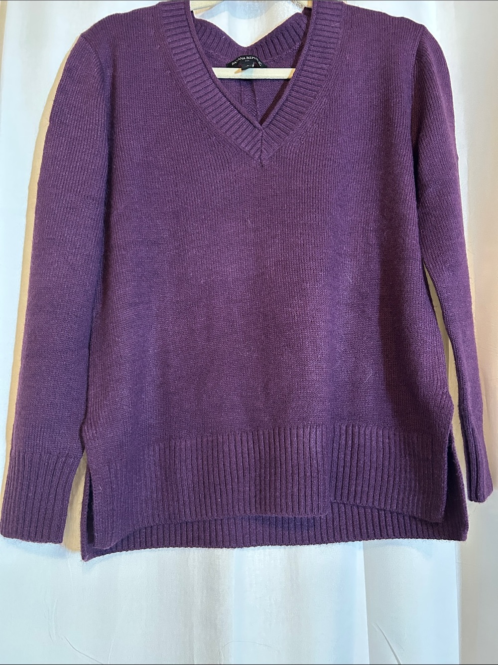Banana Republic Purple V-Neck Knit Sweater. New Pinot Noir